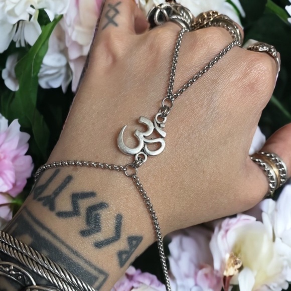 π΄Boho om sign charm Hand chain piece slave bracelet . Stainless steel chains - Picture 5 of 9